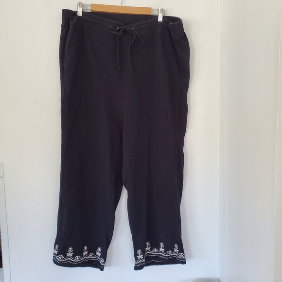 CYNTHIA ROWLEY 2X Black Double Gauze Wide Leg Crop Pants White Embroidery Vacay - Picture 4 of 10